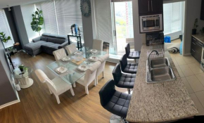 Luxury Apartment Jacuzzi Pool & Sauna in Prime Location